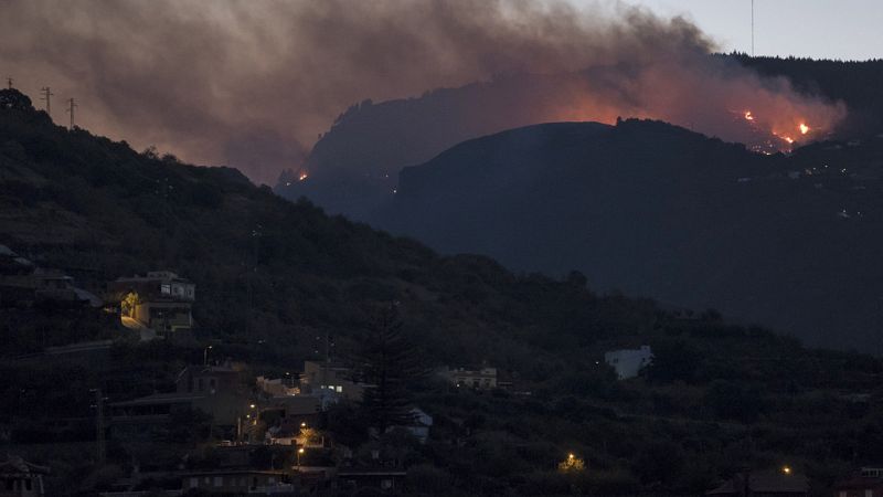 Un incendio en Gran Canaria arrasa más de 2.000 hectáreas y obliga a desalojar a 400 personas