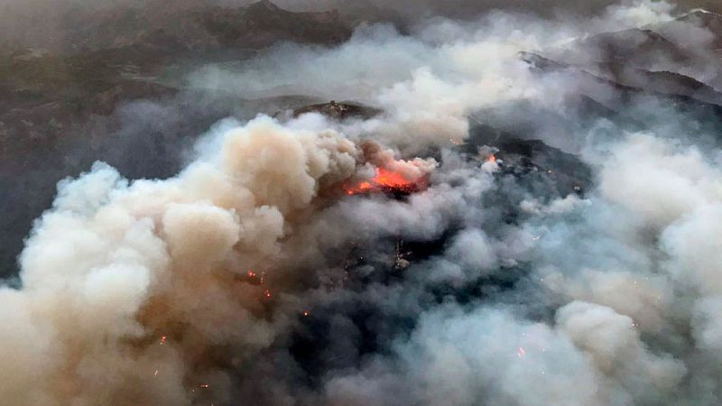 Regresan a sus casas desalojados por el incendio de Gran Canaria que ha calcinado 2.000 hectáreas