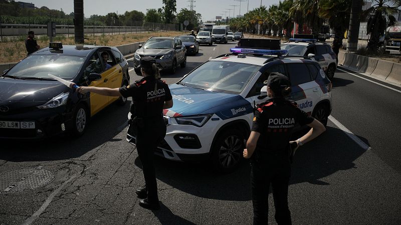 Operación Jaula para detener a Puigdemont: cortes de carreteras e inspecciones de vehículos en toda Cataluña