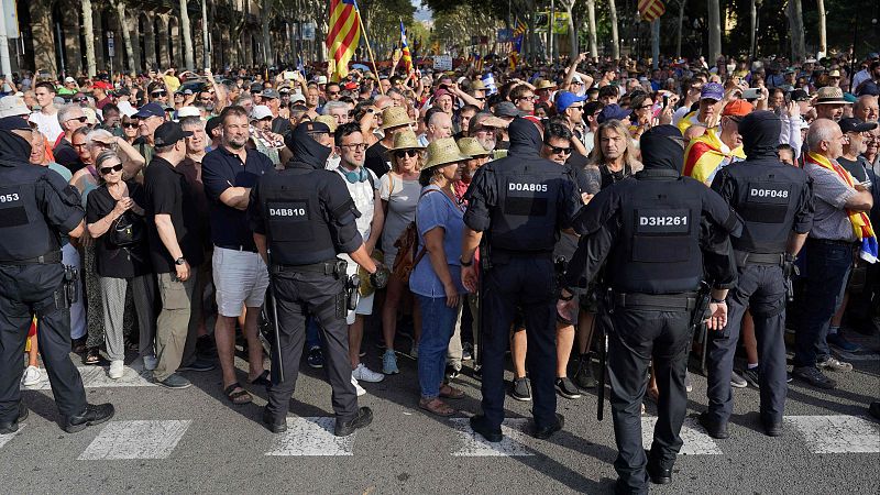 Detenido un mosso acusado de ayudar a Puigdemont a huir tras su reaparición en Barcelona