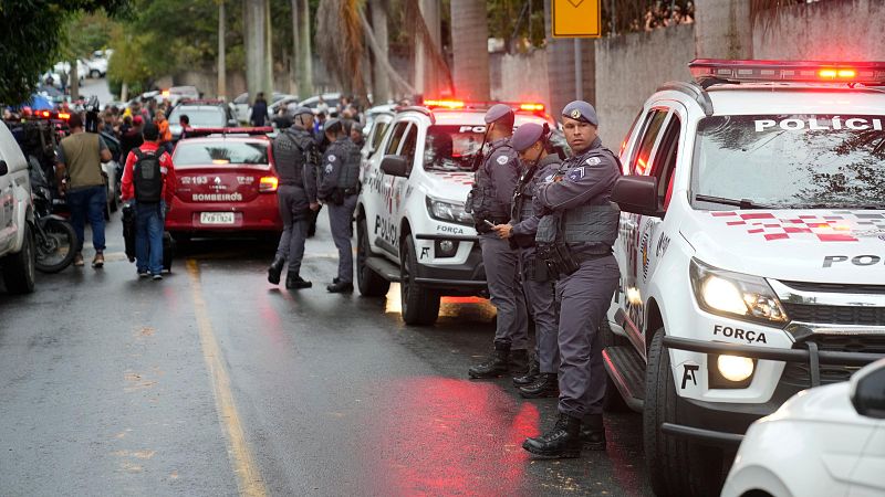 Mueren 61 personas en un accidente de avión tras estrellarse en una zona residencial de Brasil