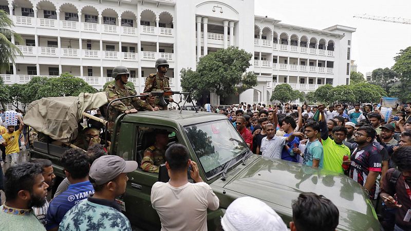 El presidente del Tribunal Supremo de Bangladesh renuncia tras un ultimátum de los estudiantes