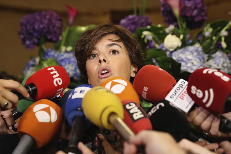 Sáenz de Santamaría acusa a Puigdemont de propiciar un clima de "acoso masivo"