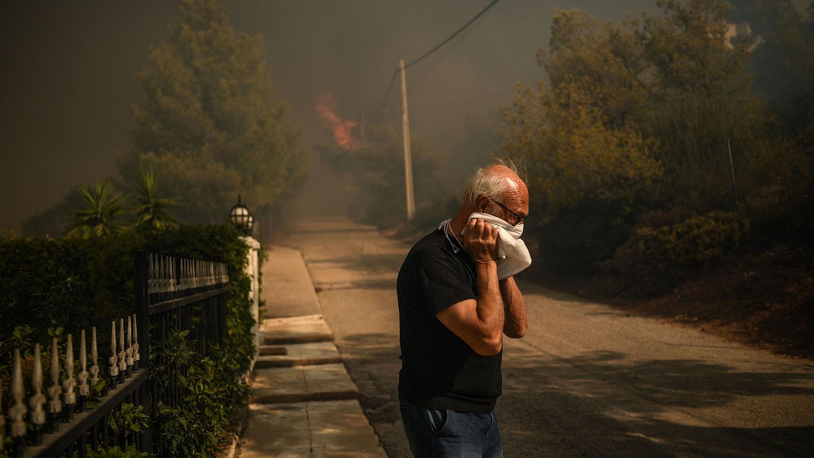 Un grave incendio en Grecia quema ya más de 10.000 hectáreas | Ver