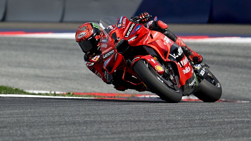 Bagnaia le gana el duelo a Jorge Martín en la Sprint y se pone líder