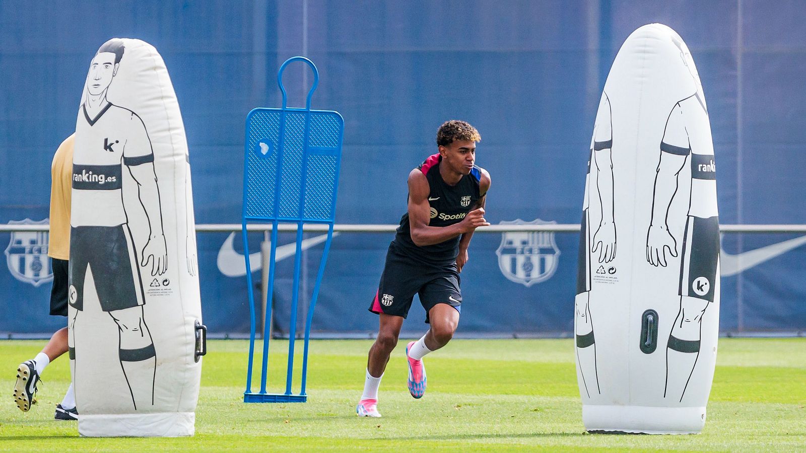 Hansi Flick confirma la presencia de Lamine y descarta a Olmo - Fútbol | Ver