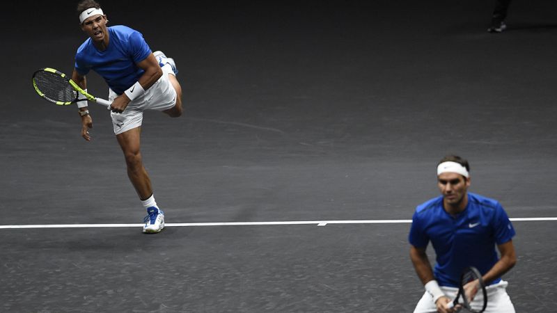 Nadal y Federer ganan su primer dobles juntos en la Copa Laver