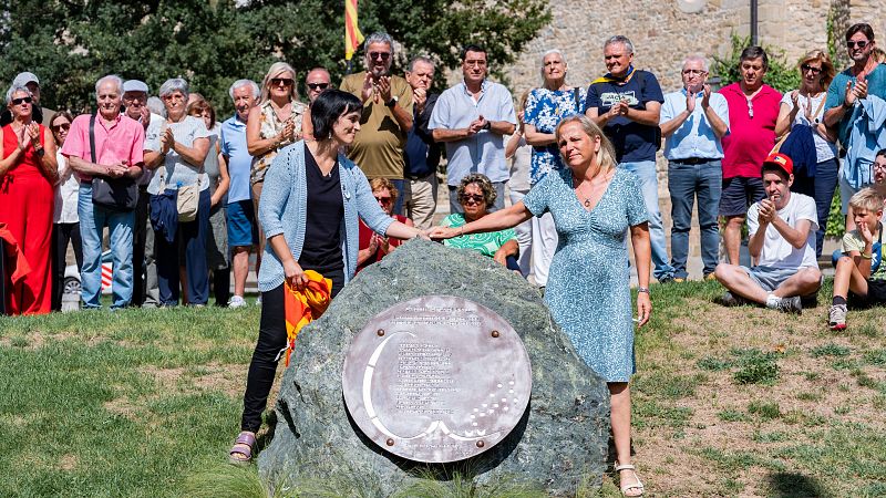 Ripoll inaugura un monumento con el nombre de las víctimas de los atentados de Barcelona y Cambrils