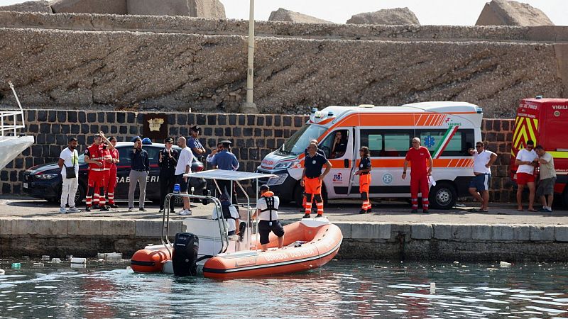 Hallan un cuerpo y siguen buscando a seis desaparecidos tras el naufragio de un velero en Sicilia