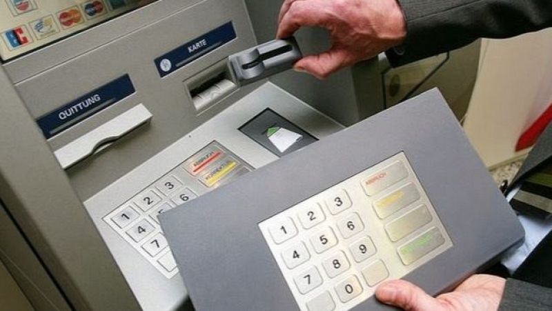 La Policía alerta sobre dos estafas en cajeros automáticos y ofrece recomendaciones para evitarlo