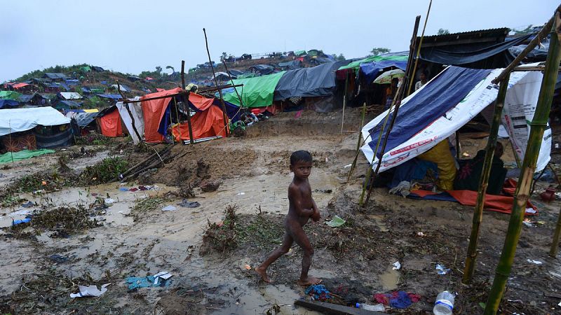 Bangladés prohíbe a las operadoras del país vender teléfonos o conexión a los rohingyas