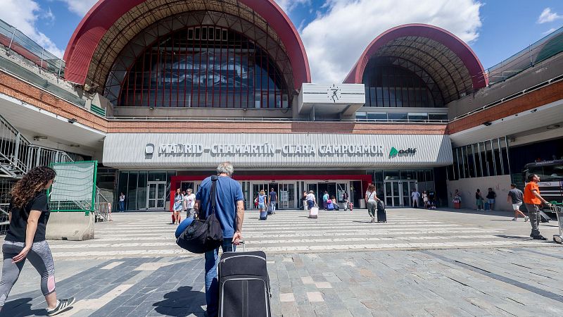 La estación de Chamartín recupera la normalidad tras la caída de tensión que ha vuelto a provocar retrasos en la alta velocidad