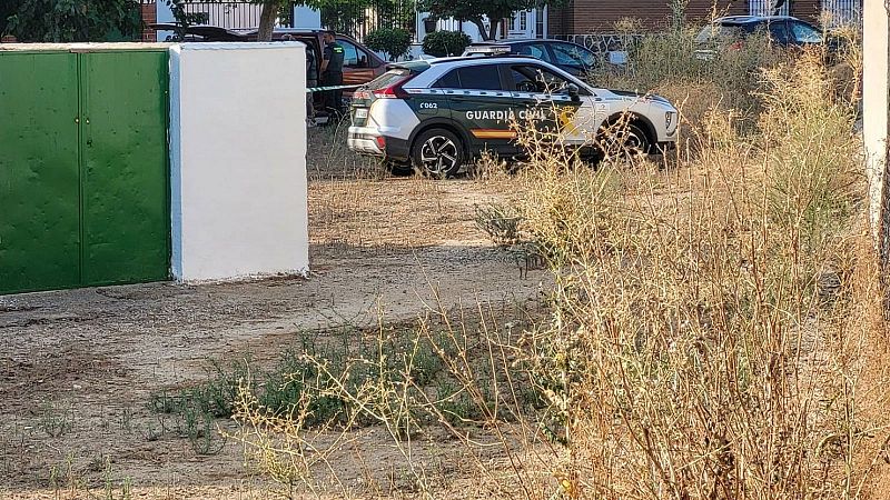 La Guardia Civil analiza un cuchillo localizado en Mocejón a 30 metros de la vivienda del presunto asesino