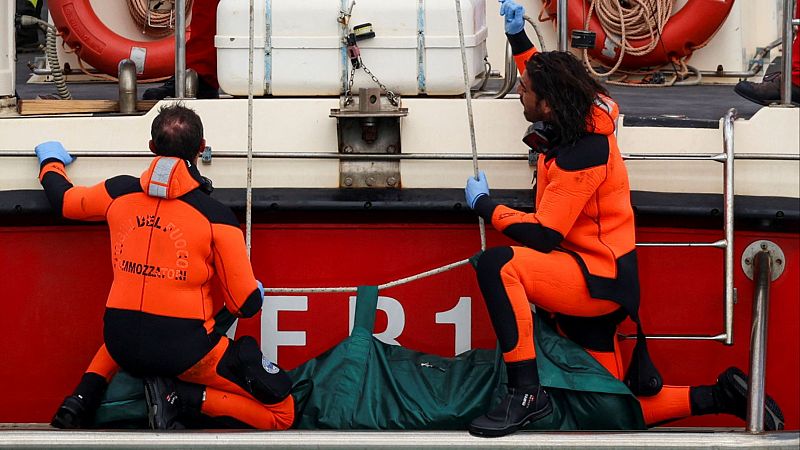 Encuentran cinco cuerpos en el casco del yate de lujo hundido en Sicilia