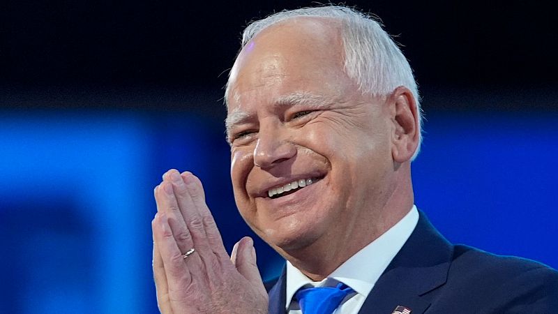 Walz acepta su nominación como candidato a vicepresidente en la Convención Demócrata: "Kamala Harris está lista"