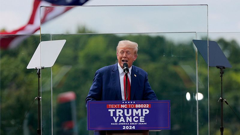 Trump celebra su primer mitin al aire libre tras el intento de atentado protegido por cristales antibalas