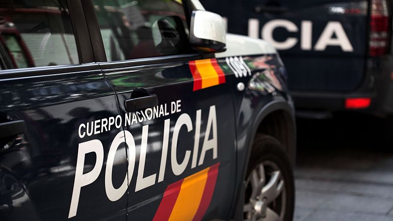 Una mujer en estado grave tras ser atacada por su marido y sus dos hijos