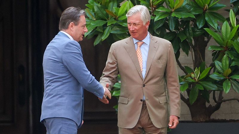 El rey de Bélgica inicia nuevas consultas para formar gobierno tras el fracaso del nacionalista flamenco De Wever