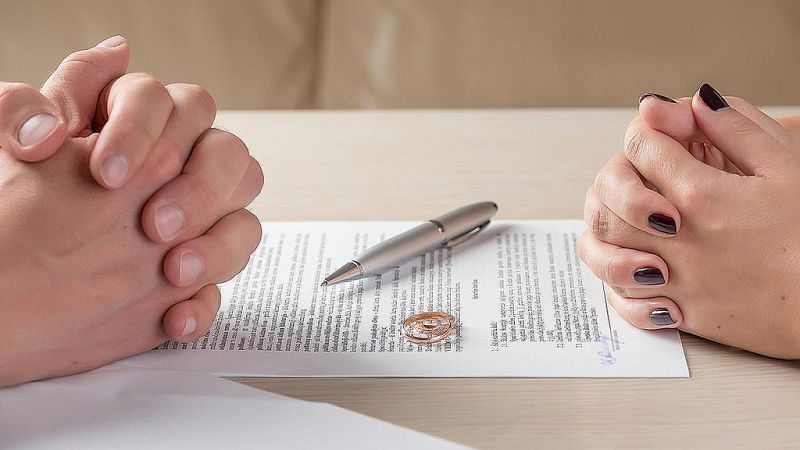 Las parejas conviven entre 16 y 20 años antes de separarse, según el INE