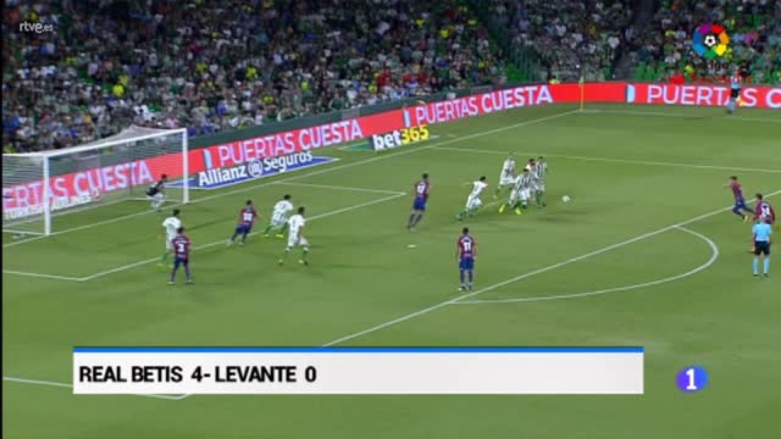El Betis golea 4-0 al Levante en una noche mágica | Ver