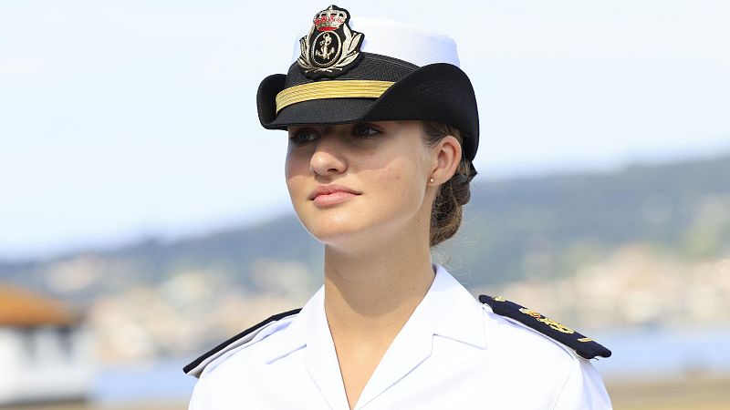 Primer día de la princesa Leonor en la Escuela Naval Militar: reconocimiento, competición deportiva y salida al mar