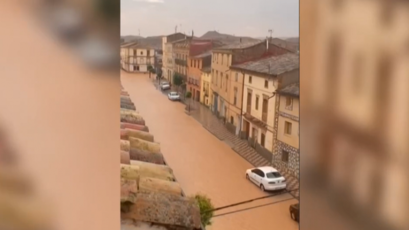 Una gran tormenta provoca inundaciones en las calles de Cetina, Zaragoza