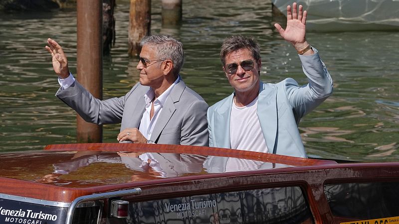 Pitt y Clooney vuelven a exhibir su química en la pantalla con la comedia de acción 'Lobos', que presentan en Venecia