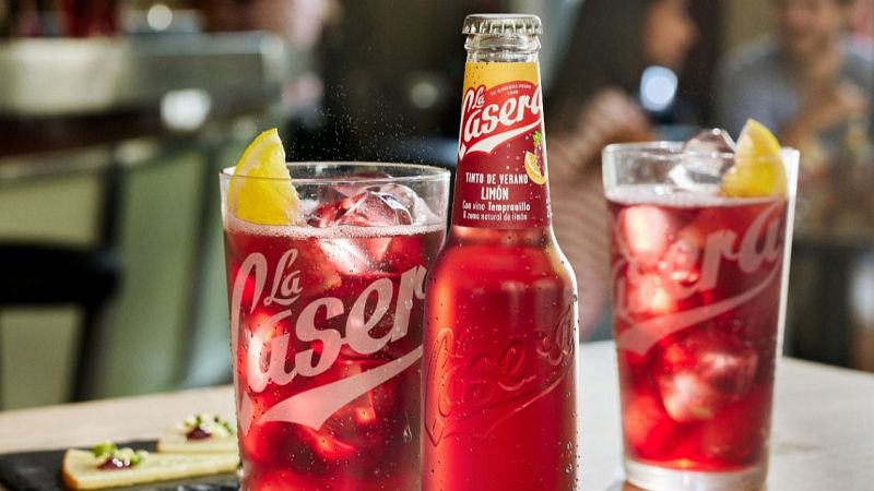 Consumo pide retirar varios lotes de tinto de verano de La Casera por la presencia de fragmentos de vidrio