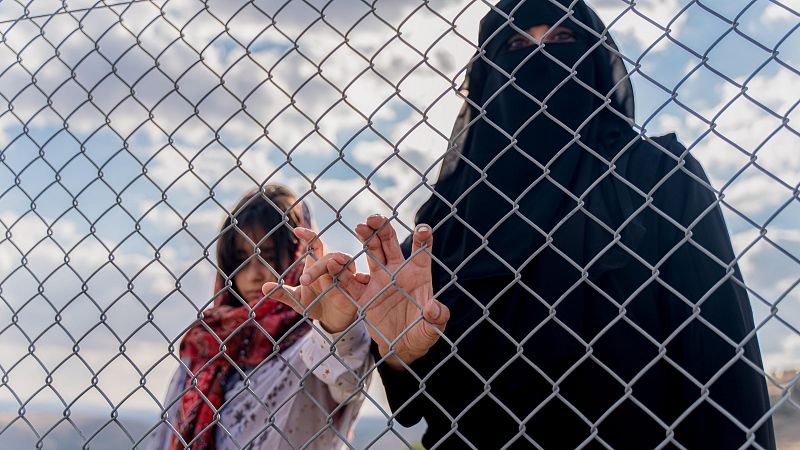 Mujeres españolas quieren llevar a la justicia internacional la causa de las afganas silenciadas