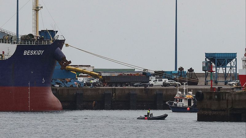 Dos trabajadores muertos y cuatro heridos en un accidente laboral en el puerto de El Musel de Gijón