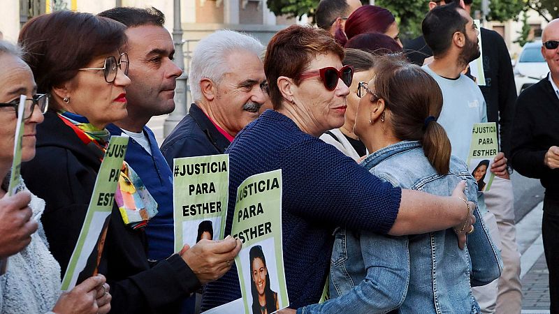 Ms de medio centenar de concentrados piden justicia para Esther Lpez en Valladolid