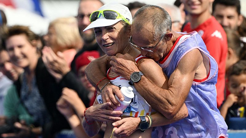 'Nunca caminars sola': Carmen Paredes supera un nuevo muro en el maratn de Pars 2024