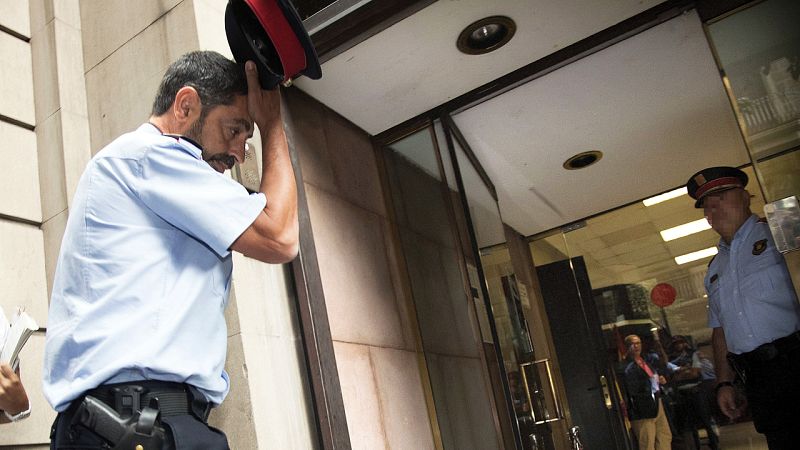 Trapero ordena cerrar colegios y requisar urnas, censo y papeletas antes de las 6 horas del domingo