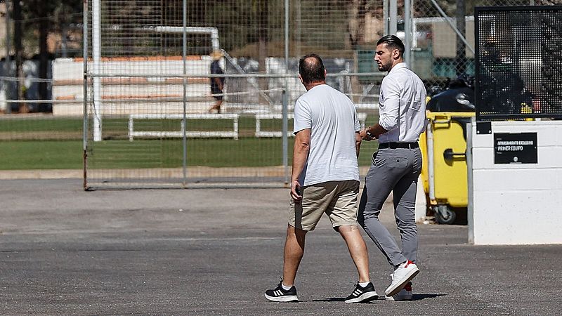 El Valencia deja a Rafa Mir dos semanas "al margen" del equipo tras su imputación por agresión sexual