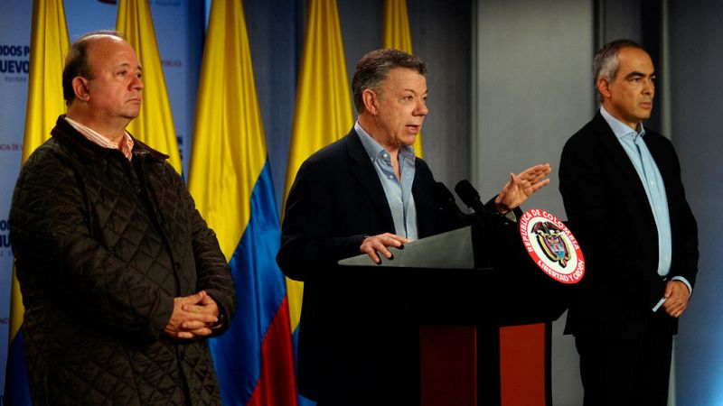Santos firma un decreto para iniciar el cese al fuego con el ELN a partir del domingo