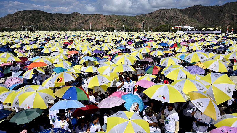 El papa celebra una misa con 600.000 personas en Timor Oriental, casi la mitad de la población del país