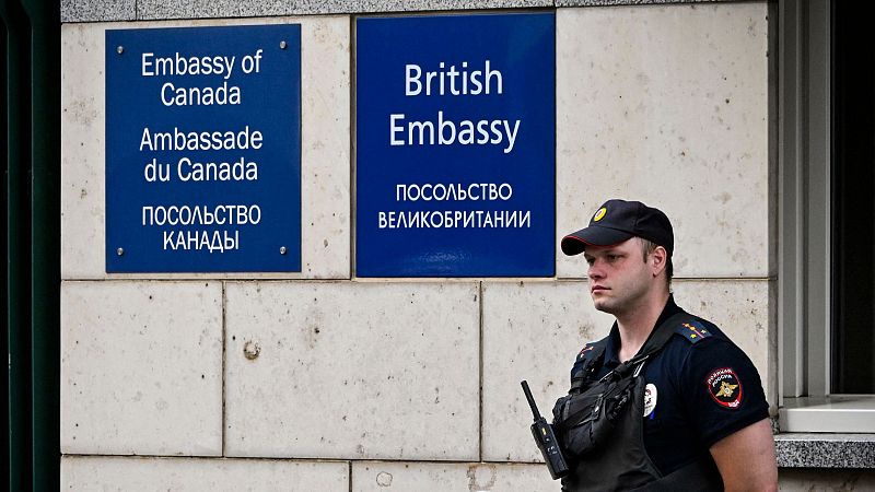 Rusia cancela la acreditación de seis diplomáticos británicos a los que acusa de espionaje y Londres lo niega