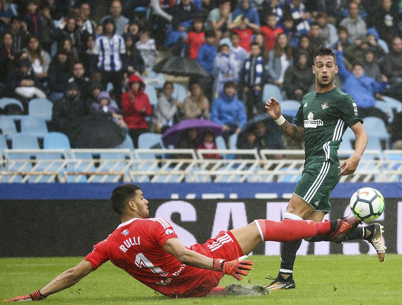 La Real y el Betis protagonizan un festival de goles en Anoeta