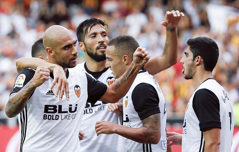 El Valencia somete a los 'leones' y se mantiene en puestos Champions