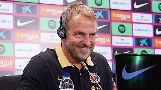 El entrenador del FC Barcelona, Hansi Flick, en una rueda de prensa