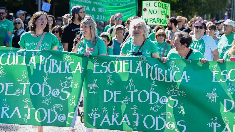 La Marea Verde recorre las calles de la capital para pedir a la Comunidad de Madrid más inversión en educación pública