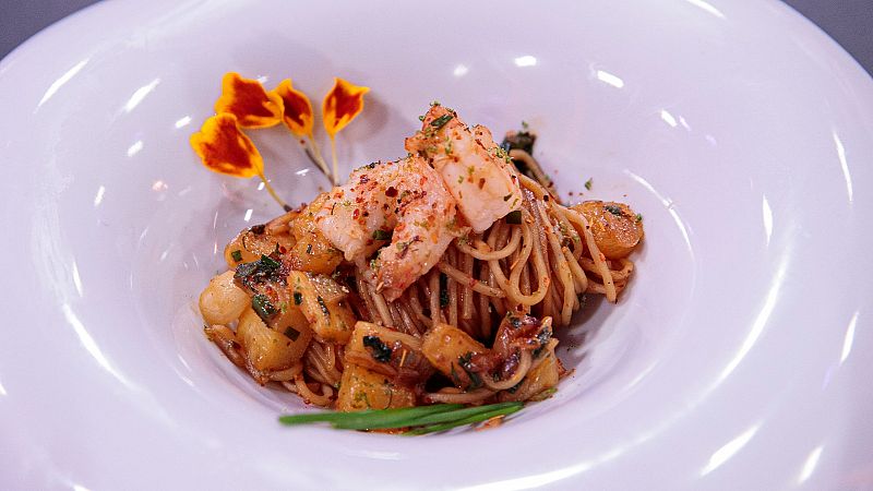 Receta de spaghetti con gambas y pia de Mara Len en MasterChef Celebrity 9