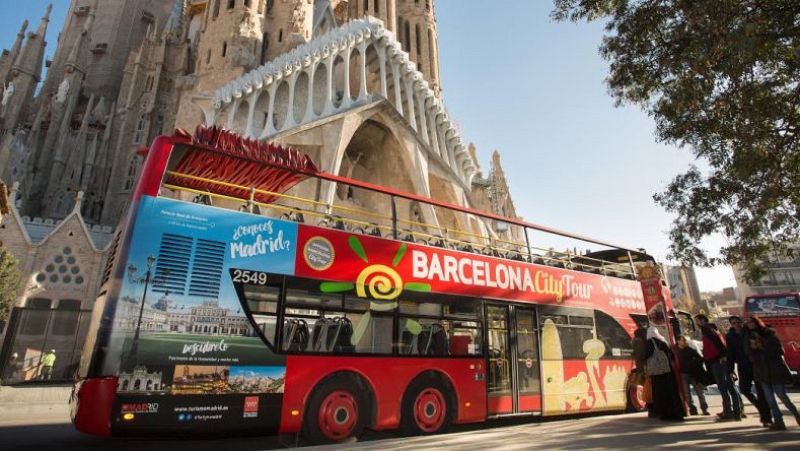 Barcelona planteja quadruplicar la tarifa d'aparcament dels busos turístics