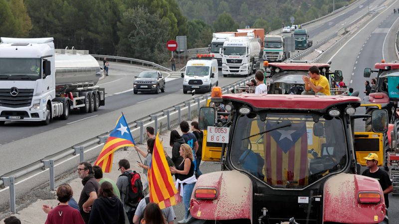 Cataluña vive una huelga general con carreteras cortadas y actividad ralentizada en todos los sectores