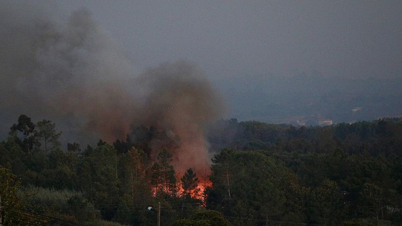 Más de un centenar de incendios siguen activos en Portugal en uno de los peores años de la década