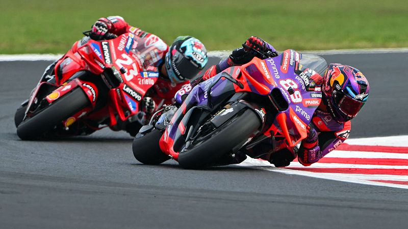 Jorge martn y Enea Bastianini durante el GP de la Emilia Romagna