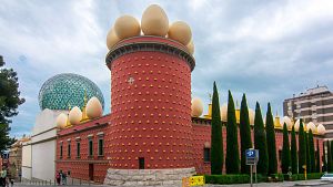 El Teatre-Museu Dal de Figueres, una imatge creada pel pintor i que la seva obra ha fet universal