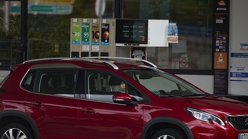 Los carburantes bajan casi un 2% y marcan mínimos desde finales de enero de 2022