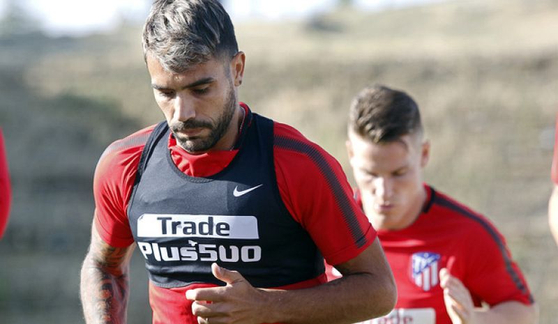 Augusto Fernández recibe el alta médica un mes después