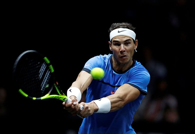 Nadal vence a Pouille tras salvar dos bolas de partido